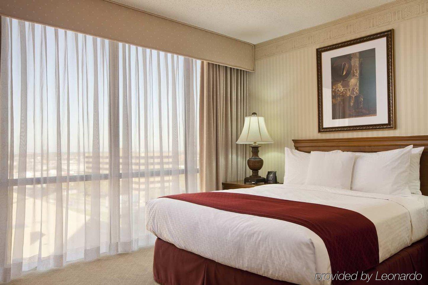 Doubletree By Hilton Hotel Dallas Campbell Centre Room photo